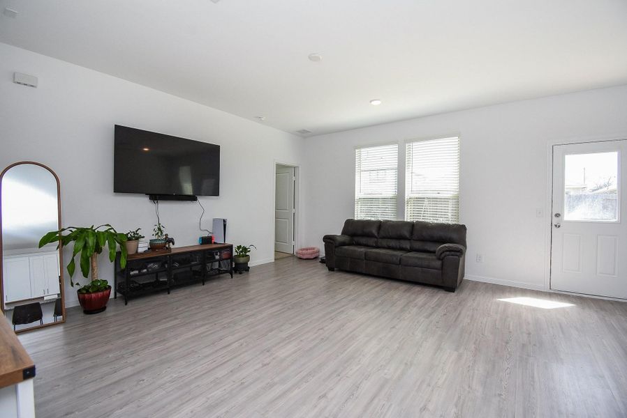 Furnished interior view inside a new home in , Alvin (Image 11).