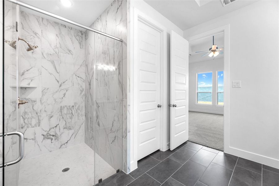 Representative image. Features, selections and colors may vary.