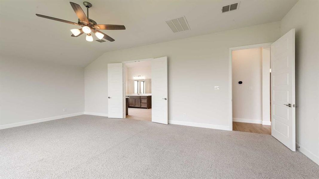 Spacious, unfurnished interior of a new home in Talon Hills 60'/70', Fort Worth (Image 15). Spacious, unfurnished interior of a new home in Talon Hills 60'/70', Fort Worth (Image 15).
