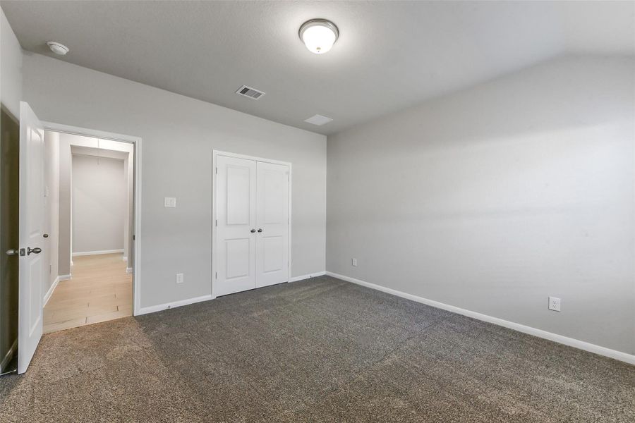 Spacious, unfurnished interior of a new home in Sunrise Cove, Texas City (Image 35).