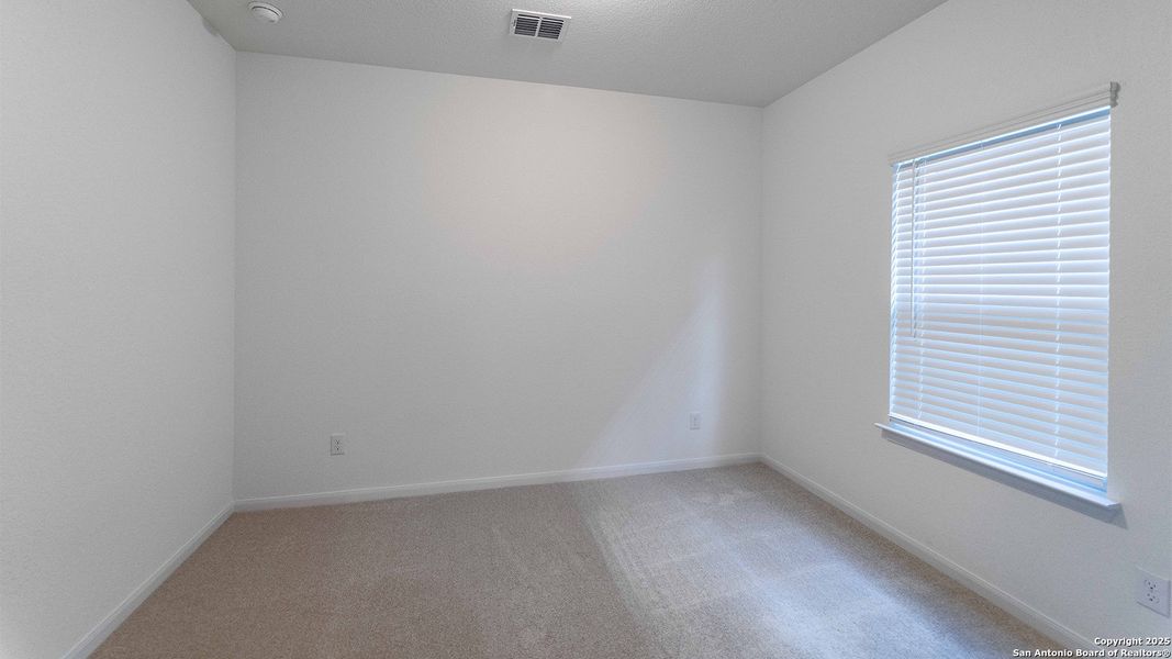 Spacious, unfurnished interior of a new home in Mesa Vista, Von Ormy (Image 9).