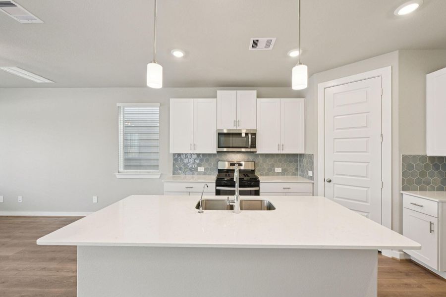 Photo is not of the actual home, but is an inspirational photo of builder’s model home and may depict options, furnishings, and/or decorator features that are not included Photo is not of the actual home, but is an inspirational photo of builder’s model home and may depict options, furnishings, and/or decorator features that are not included