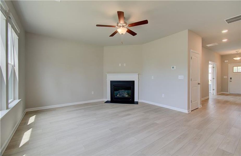 Spacious, unfurnished interior of a new home in Cooper Park, McDonough (Image 16).
