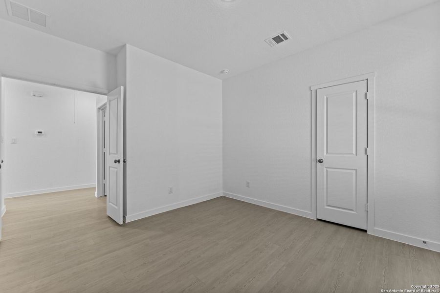 Spacious, unfurnished interior of a new home in , New Braunfels (Image 19).