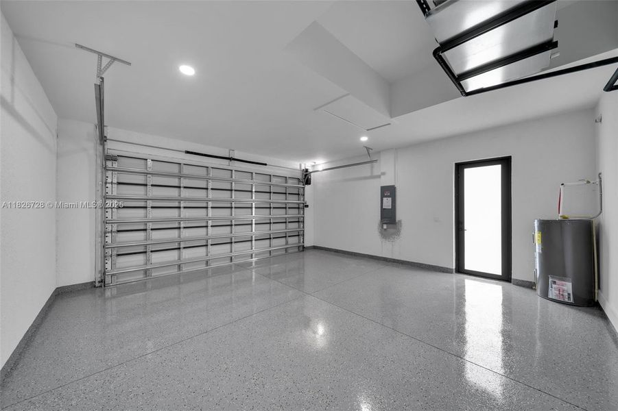 Spacious, unfurnished interior of a new home in , Lehigh Acres (Image 26).