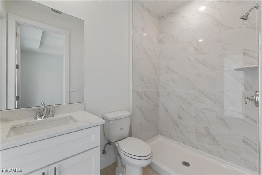 Furnished interior view inside a new home in Cape Coral, Cape Coral (Image 14).