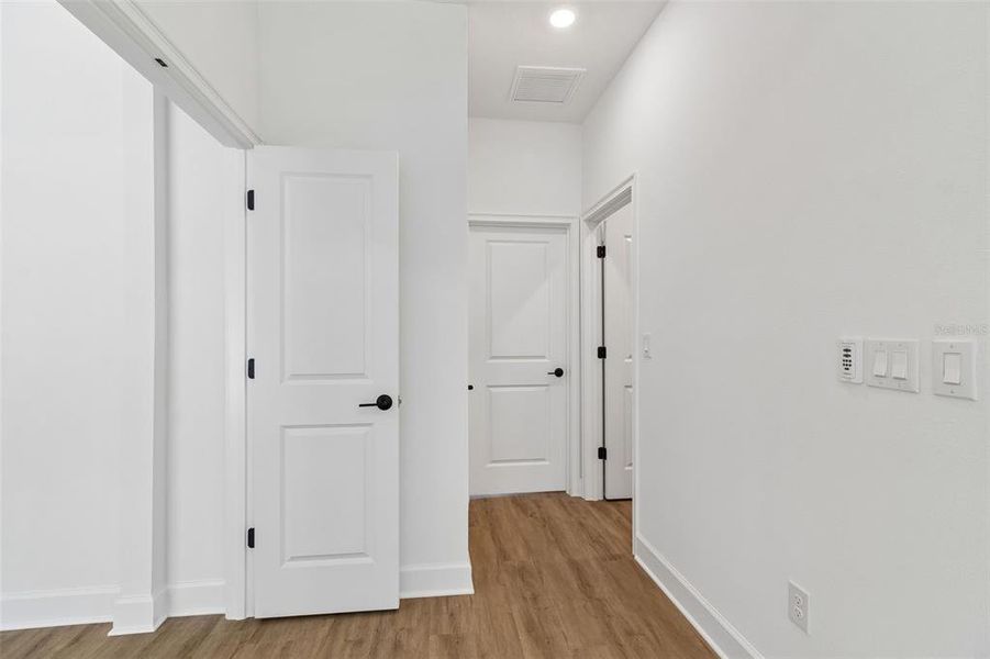 Spacious, unfurnished interior of a new home in , Weeki Wachee (Image 74).