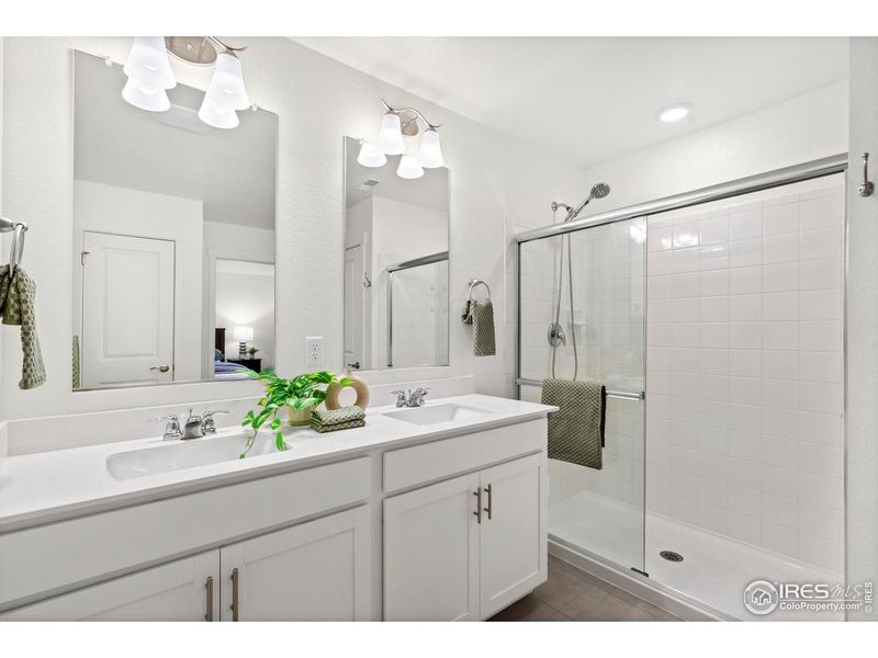 Furnished interior view inside a new home in Vantage, Berthoud (Image 4).