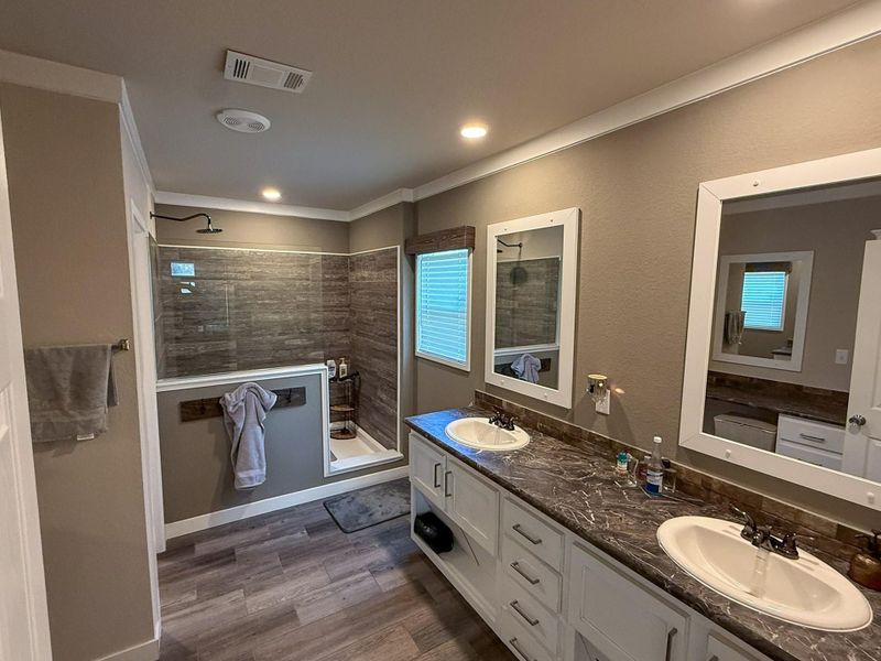 Bathroom with Walk-In shower