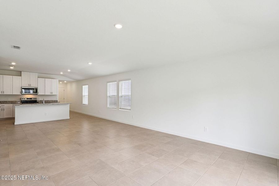 Spacious, unfurnished interior of a new home in Kings Crossing, Jacksonville (Image 29). Spacious, unfurnished interior of a new home in Kings Crossing, Jacksonville (Image 29).