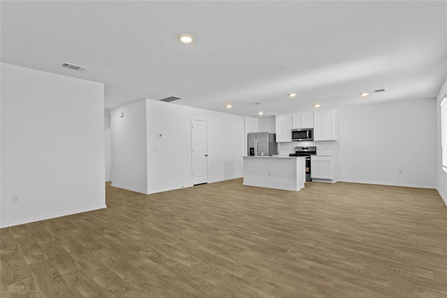 Spacious, unfurnished interior of a new home in Prairie Lakes, Buda (Image 19).