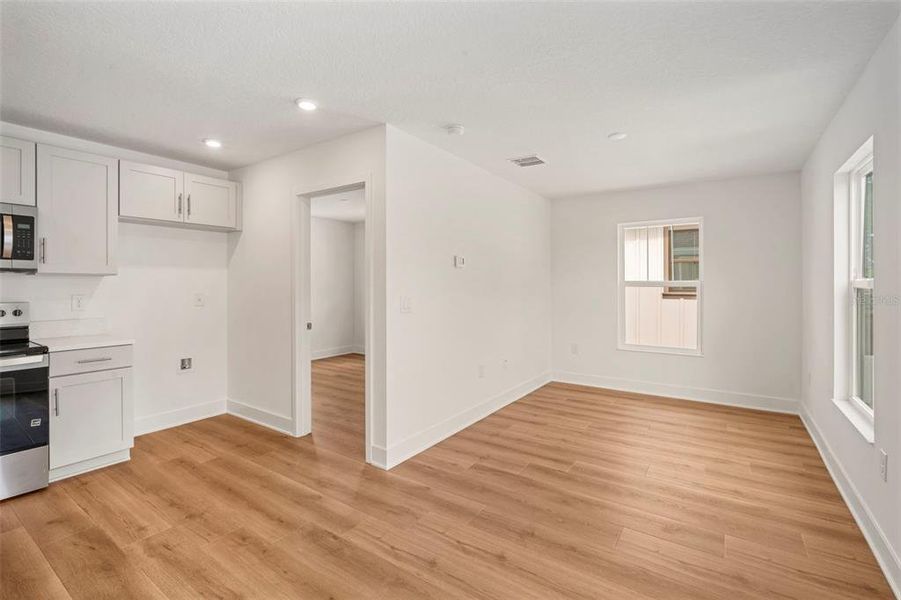 Spacious, unfurnished interior of a new home in , St. Petersburg (Image 17).