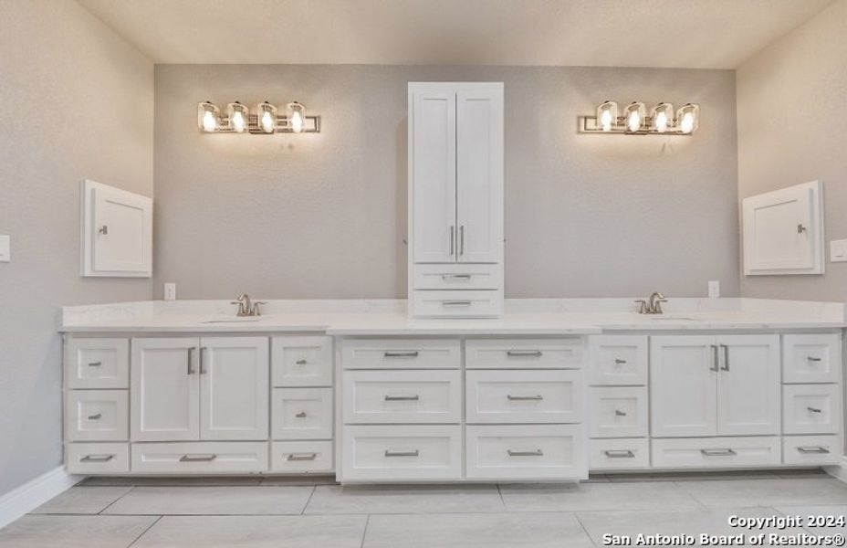 Furnished interior view inside a new home in , Bandera (Image 5).