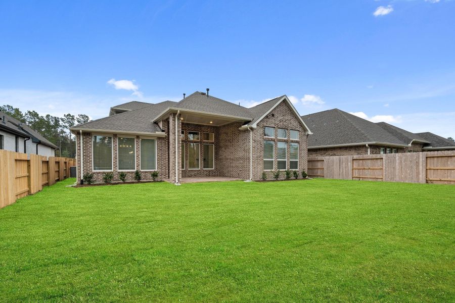 Exterior details and patio area of a home in Evergreen, Conroe (Image 25).