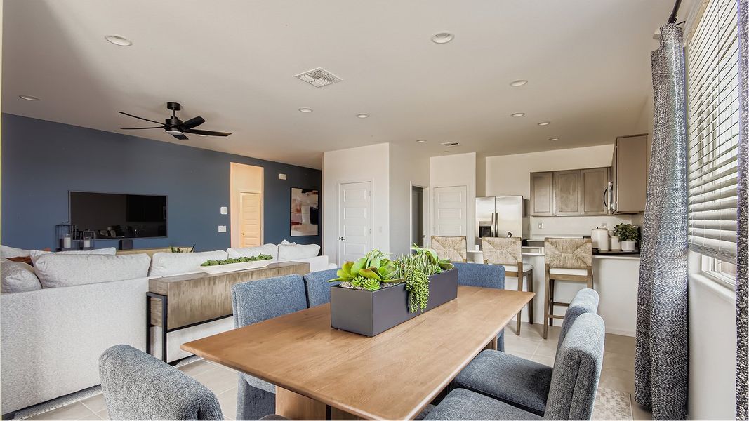 3560 Coronado Dining 2of3 F1 Base2