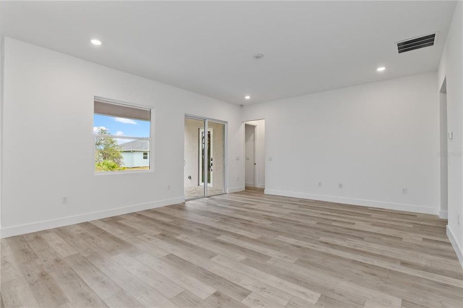 Spacious, unfurnished interior of a new home in , Port Charlotte (Image 23).
