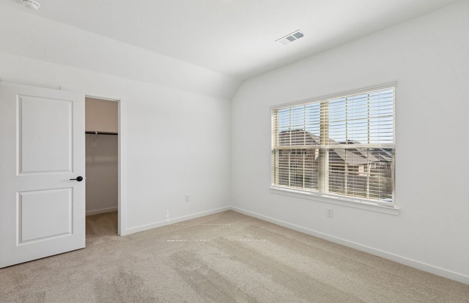 Spacious, unfurnished interior of a new home in Mavera, Conroe (Image 21).