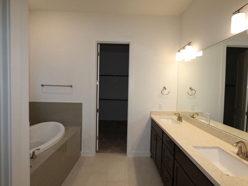 Furnished interior view inside a new home in Edgewood, Leander (Image 7).