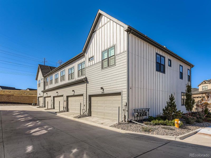 23 Garage Exterior.jpg