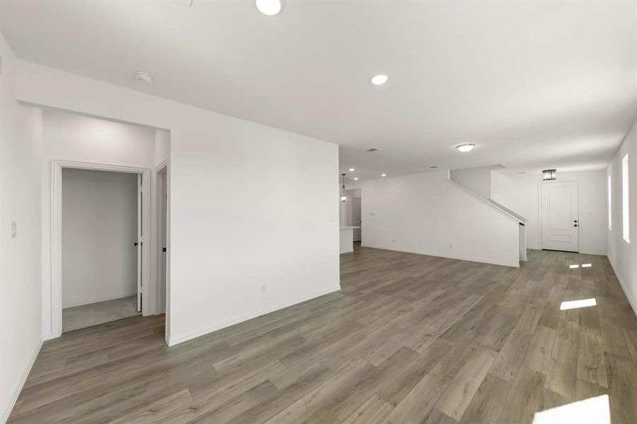 Spacious, unfurnished interior of a new home in Devonshire 40s, Forney (Image 16).