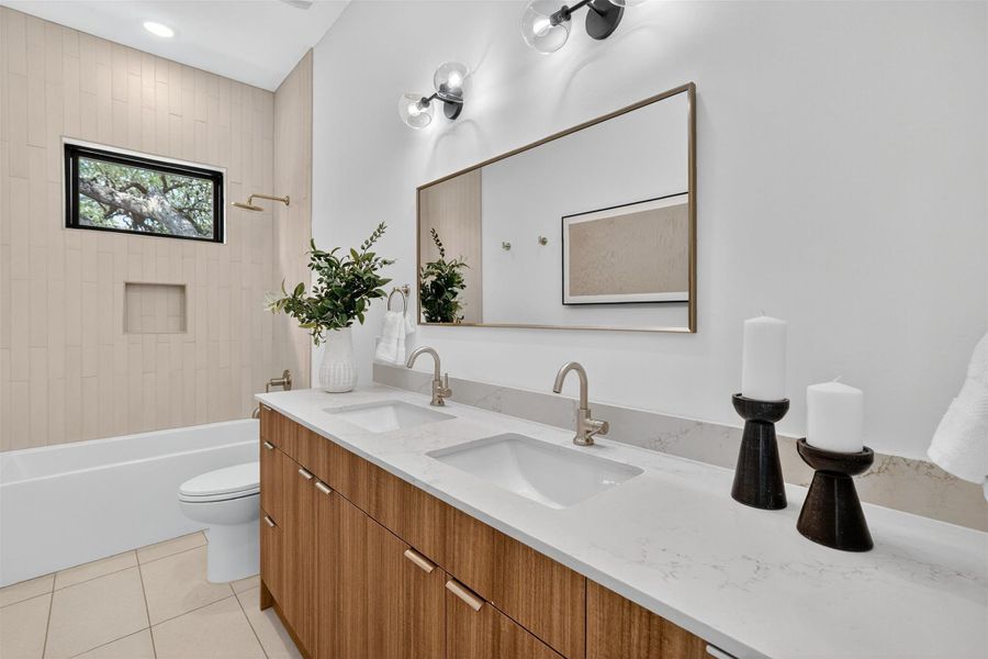 Additional full bathroom that is shared between the additional 2 guest bedrooms Additional full bathroom that is shared between the additional 2 guest bedrooms