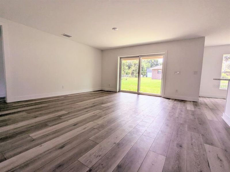 Spacious, unfurnished interior of a new home in , Fort Meade (Image 10).