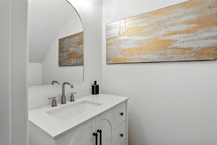 Powder Bath (1st floor)