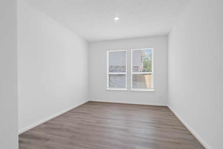 Spacious, unfurnished interior of a new home in Sagecrest Preserve, Conroe (Image 17).