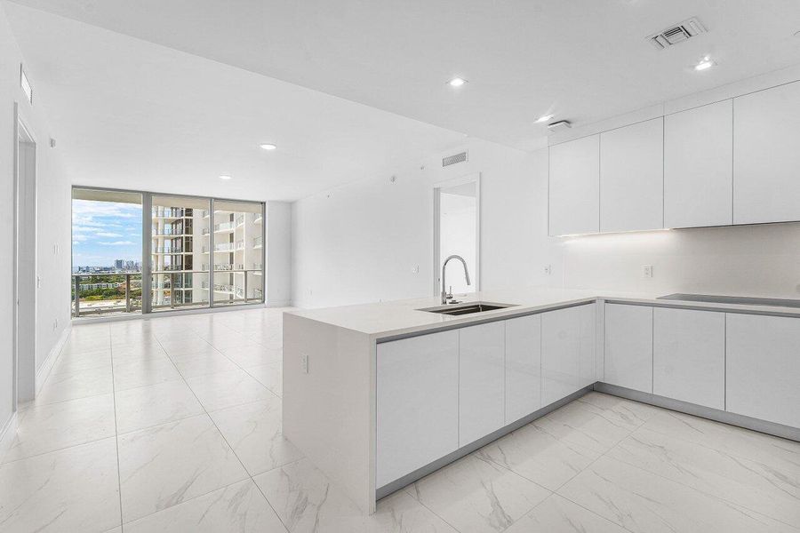 002-220LakeShoreDrive-1415-LakePark-FL-3