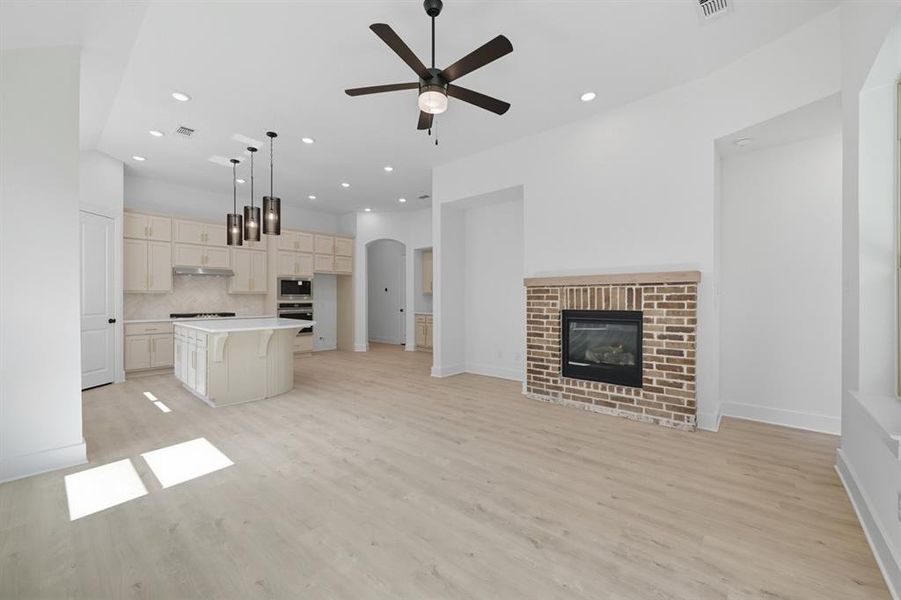 Spacious, unfurnished interior of a new home in Gateway Village - The Reserve: 45ft. lots, Denison (Image 25).