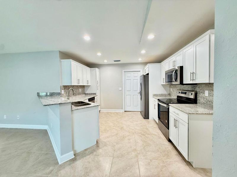 Kitchen Granite Counter Backsplash