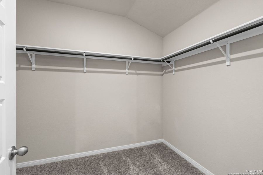 Spacious, unfurnished interior of a new home in Lark Canyon, New Braunfels (Image 16).