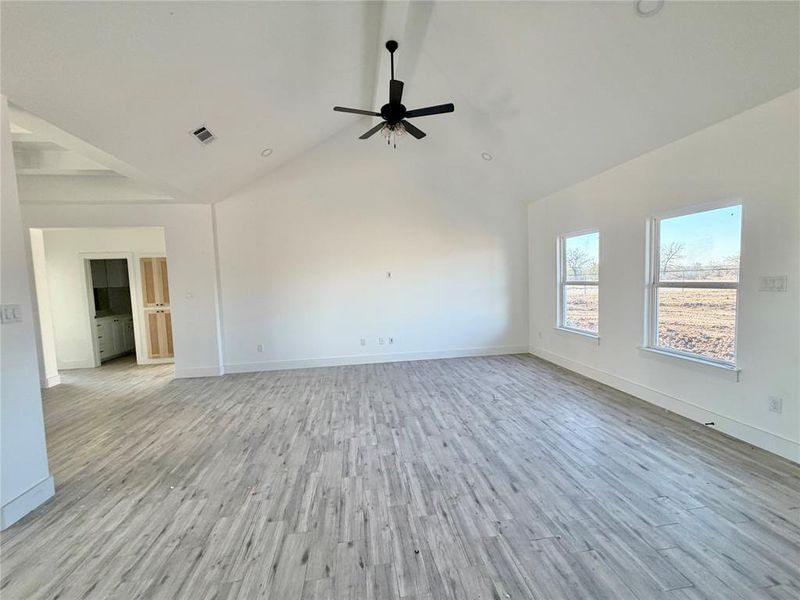 Spacious, unfurnished interior of a new home in , Weatherford (Image 17).