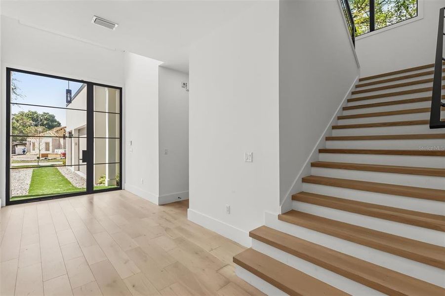 Spacious, unfurnished interior of a new home in , Winter Park (Image 22).