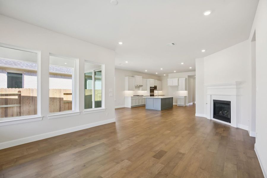 Spacious, unfurnished interior of a new home in Woodhavyn 50', Magnolia (Image 17).