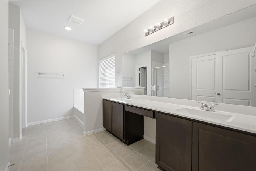 Furnished interior view inside a new home in Ashland, Texas City (Image 8).