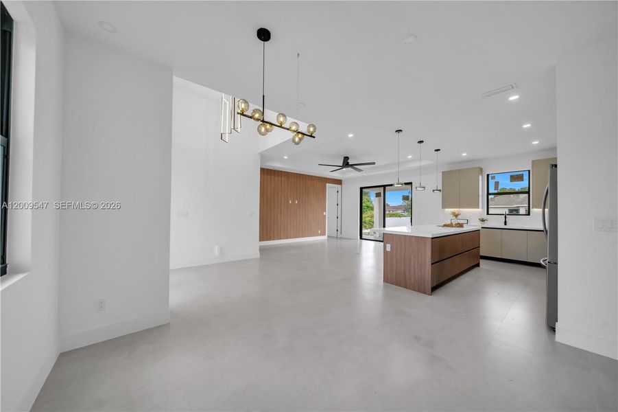 Spacious, unfurnished interior of a new home in , Lehigh Acres (Image 22).