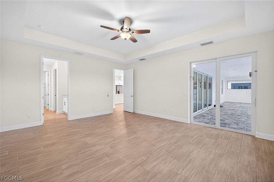 Spacious, unfurnished interior of a new home in Cape Coral, Cape Coral (Image 21).