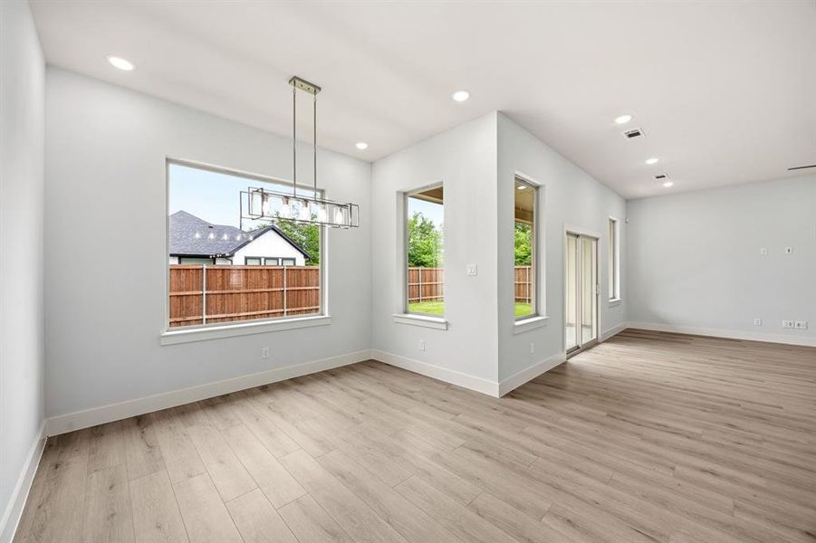 Spacious, unfurnished interior of a new home in , Tool (Image 23).