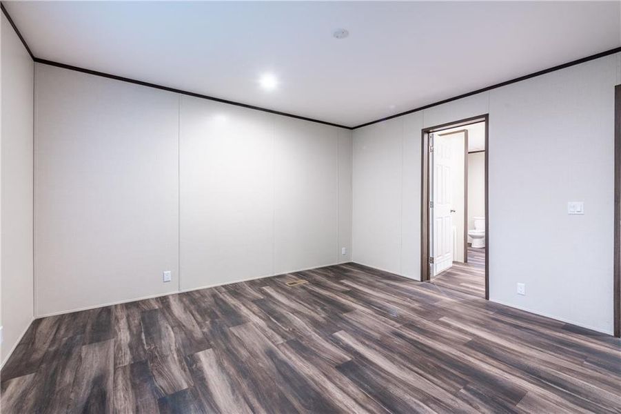 Spacious, unfurnished interior of a new home in , Jasper (Image 21).