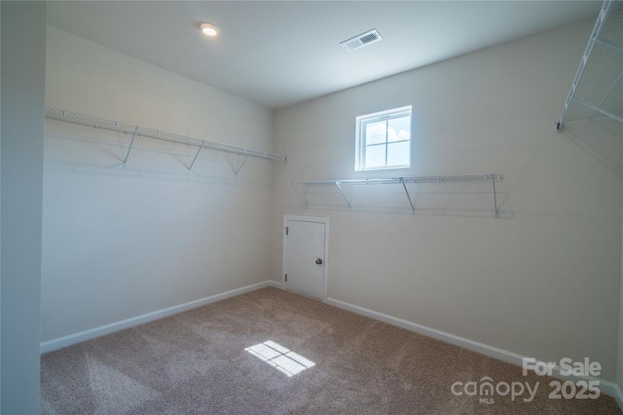 Spacious, unfurnished interior of a new home in , Charlotte (Image 19).