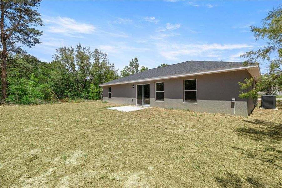Exterior details and patio area of a home in , Dunnellon (Image 4).