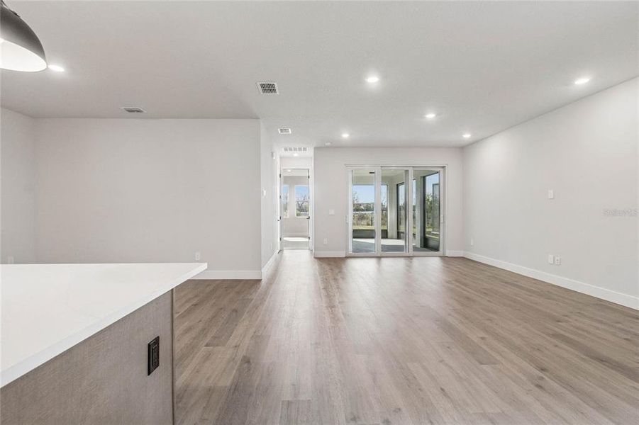 Spacious, unfurnished interior of a new home in Gracewater at Sarasota, Sarasota (Image 16).