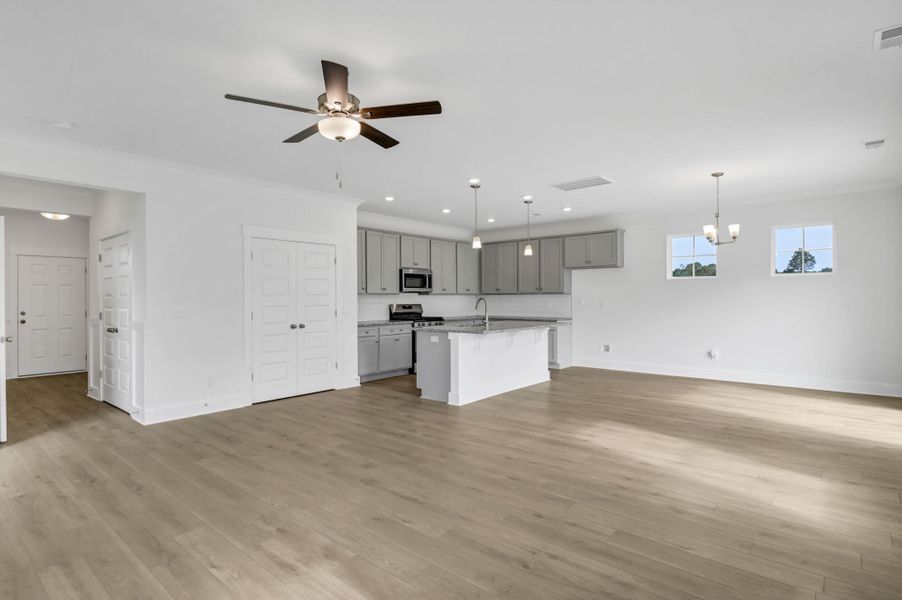Spacious, unfurnished interior of a new home in Ferry Grove, Lexington (Image 16).