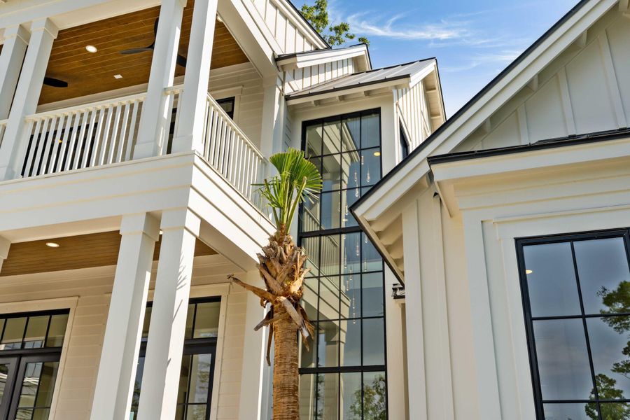 Exterior details and patio area of a home in , Ravenel (Image 40).