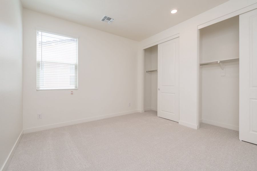 Spacious, unfurnished interior of a new home in Terraza, San Tan Valley (Image 29).