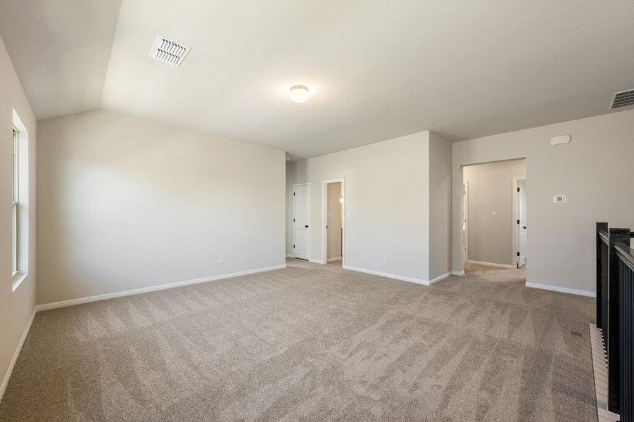Spacious, unfurnished interior of a new home in Willow Springs, Buda (Image 30).