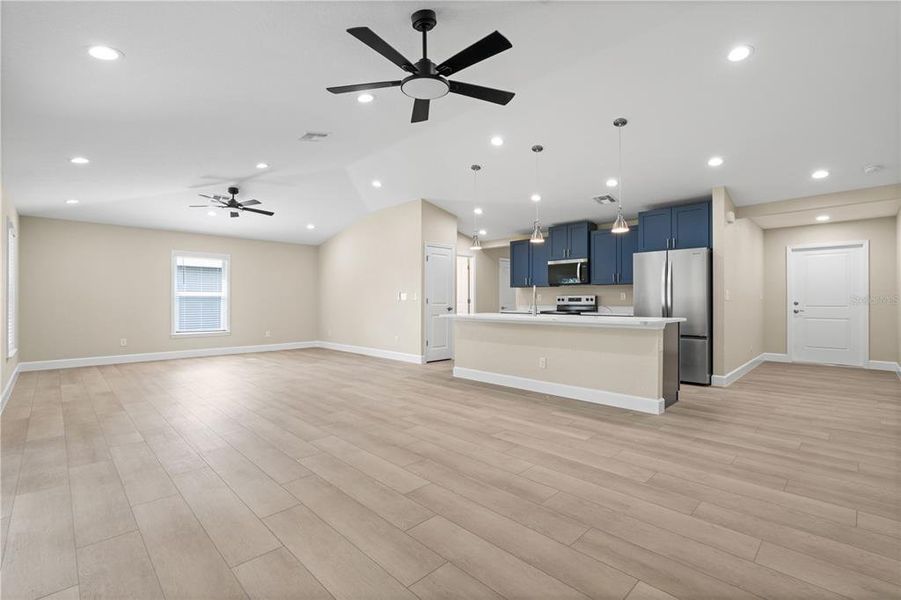 Spacious, unfurnished interior of a new home in , Englewood (Image 19).