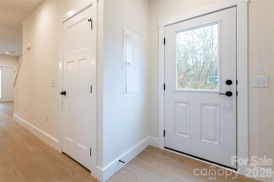 Spacious, unfurnished interior of a new home in , Asheville (Image 23).