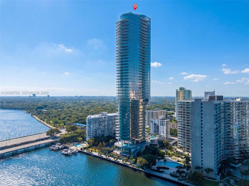 Condo located in Miami, FL showcasing its design and architecture (Image 19).